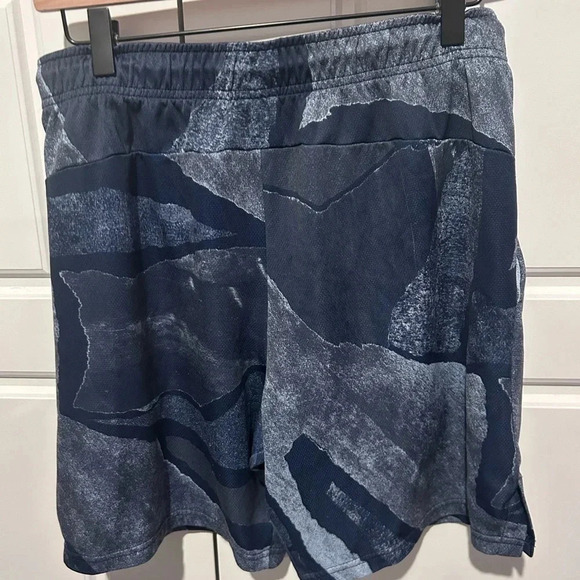 NIKE dri-fit shorts. Excellent condition. Size medium. - Picture 4 of 4